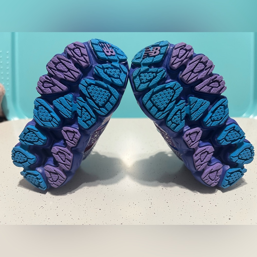 New Balance purple shoes kids girl size 4 - Picture 6 of 7